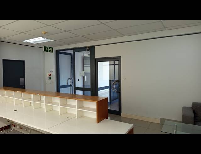 220M² OFFICE TO LET IN NDABENI